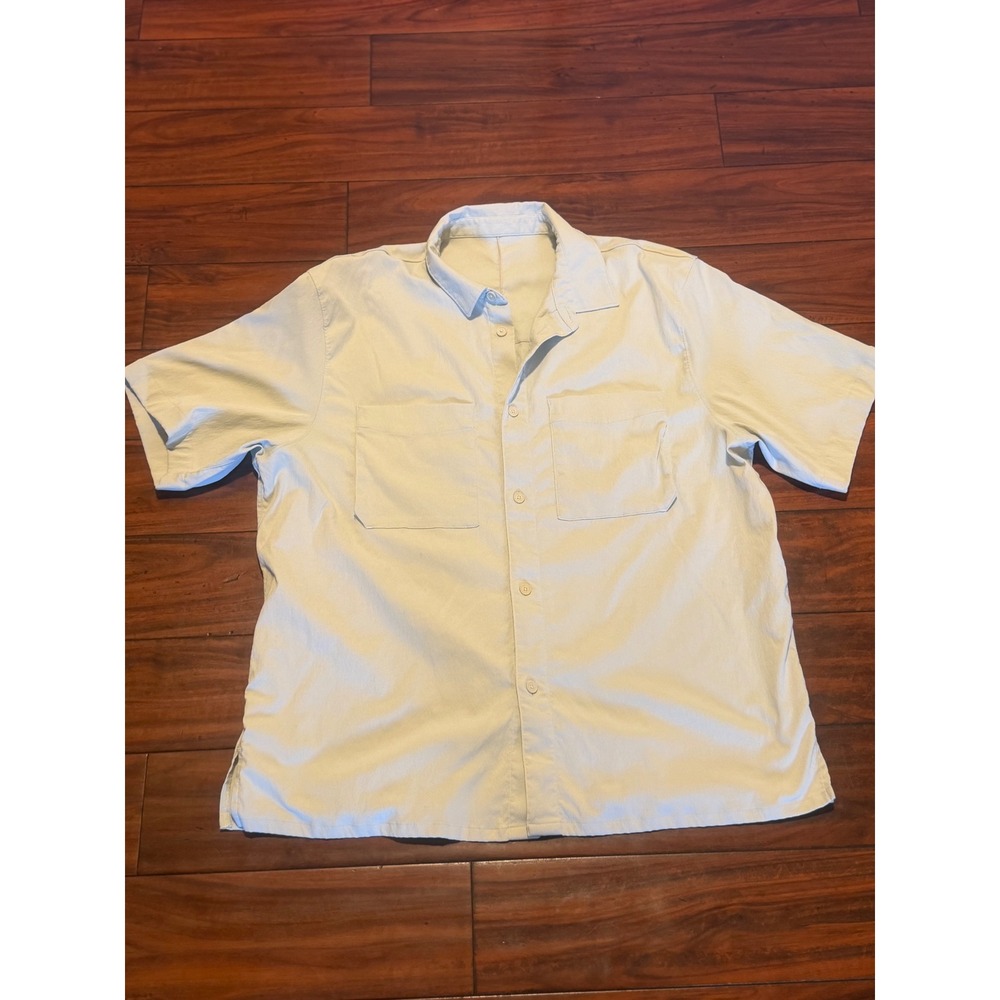Lululemon Mens Short Sleeve Button Down Shirt Sage grey Utility Pockets 1011
